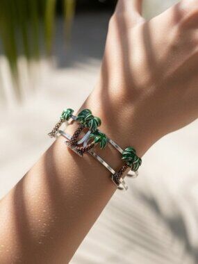 Elegant Palm Tree Bracelet in Green and Silver